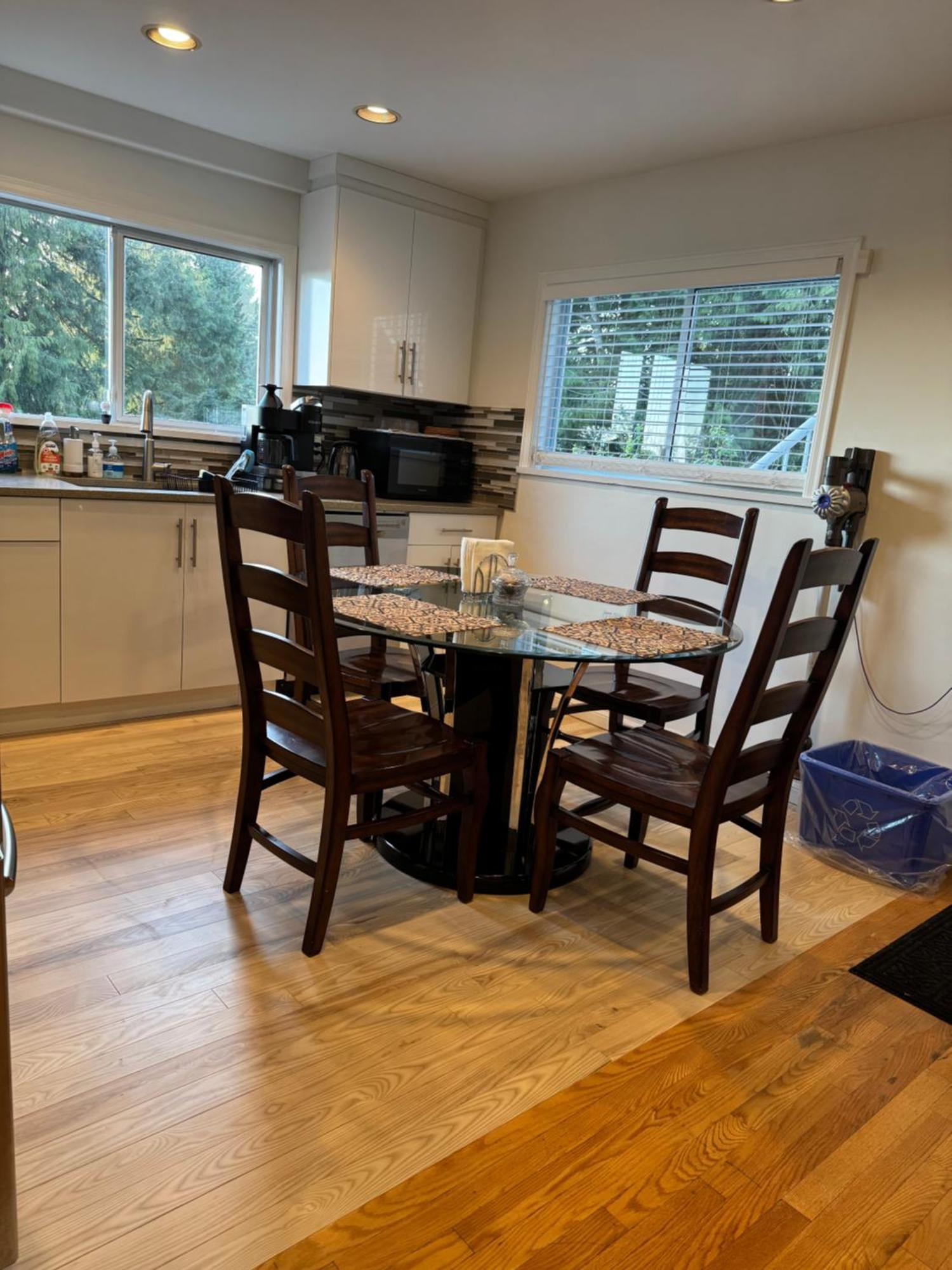Beautiful Modern Suite North Vancouver Eksteriør bilde